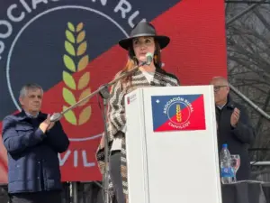 victoria-villarruel-exposicion-rural-chivilcoy